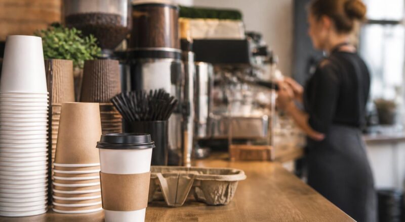 Coffee to go für die Gastronomie: Kosten, Nachhaltigkeit und Praxistauglichkeit im Blick